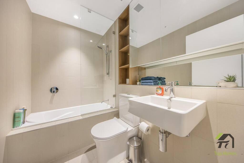 Vivid In North Ryde Apartment